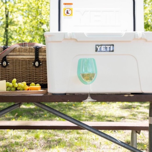 30 Watt Silicone Wine Glass Holder for Bath & Shower - Picture 6 of 7